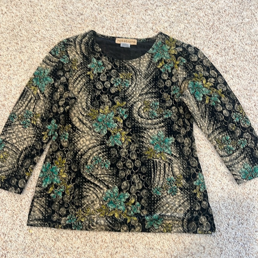 Women’s shirt size small GUC